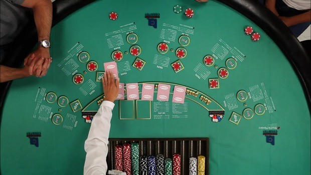 Casino Hold’em trên 8xbet là gì? – Giới thiệu cơ bản về trò chơi bài thú vị này
